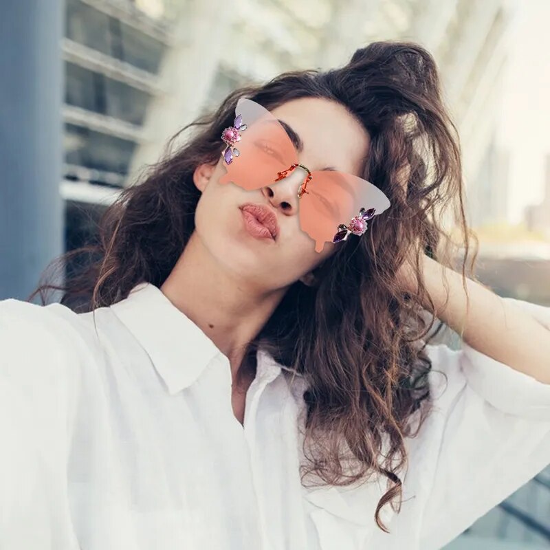 Fashion Luxury Butterfly Shape With Diamond Encrusted Pearls Sunglasses Women Rimless Sun Glasses UV400 Gradient Color Goggles